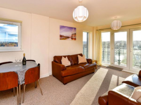 Pass the Keys 2 Bed Apartment in the Bay Sleeps 4 with Parking